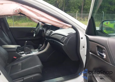 2017 Honda Accord Sport z USA, uszkodzony, nr VIN 1HGCR2F57HA056770